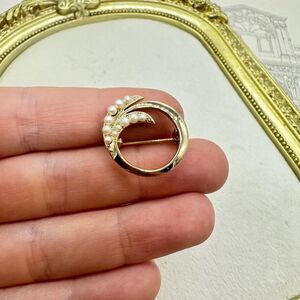 Vintage Jewelry Gold Tone Pearl Swirl Circle Brooch Pin